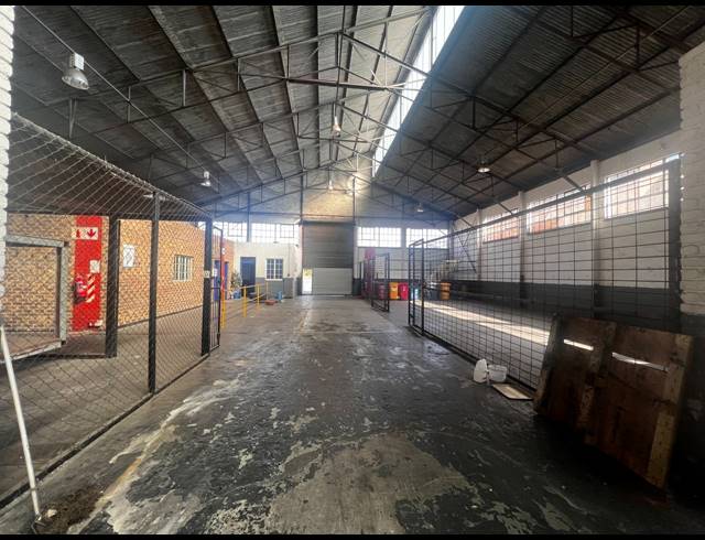 1,786M² FACTORY TO LET IN STEELEDALE